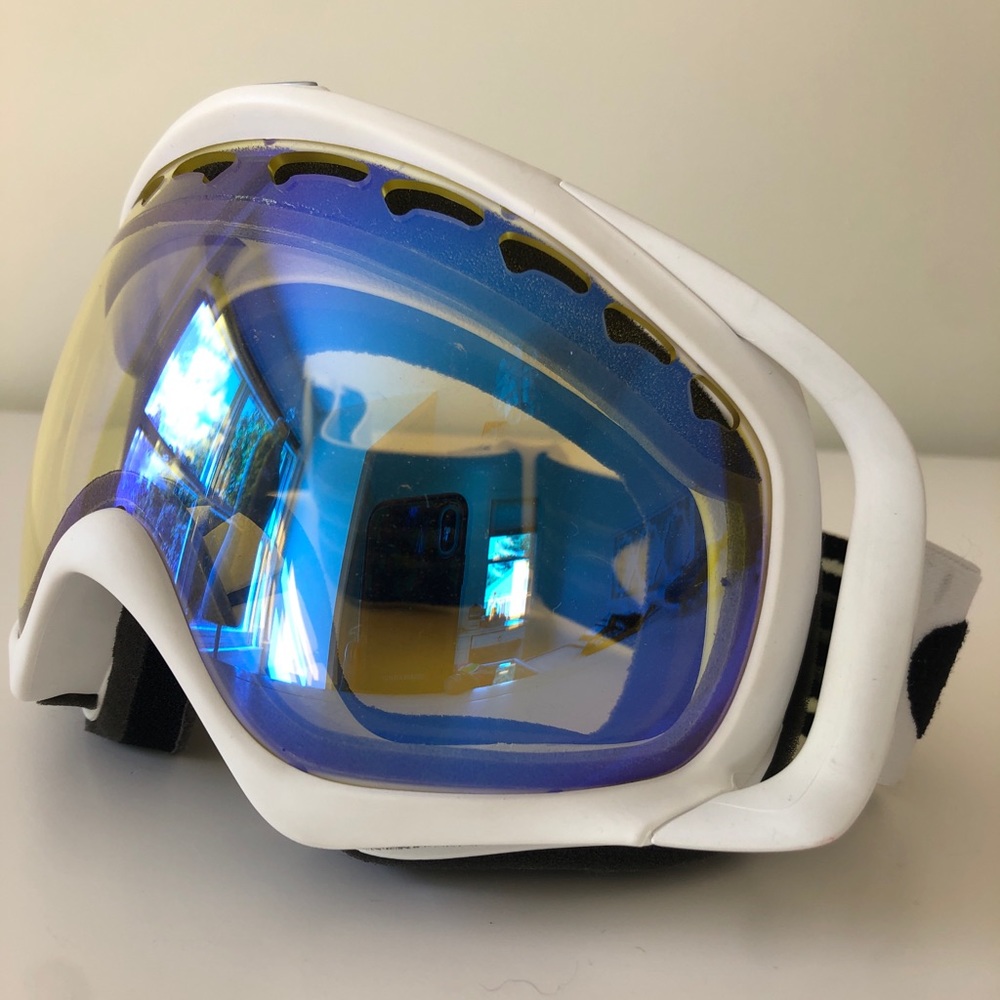 COPY - Ski/snowboard Oakley goggles